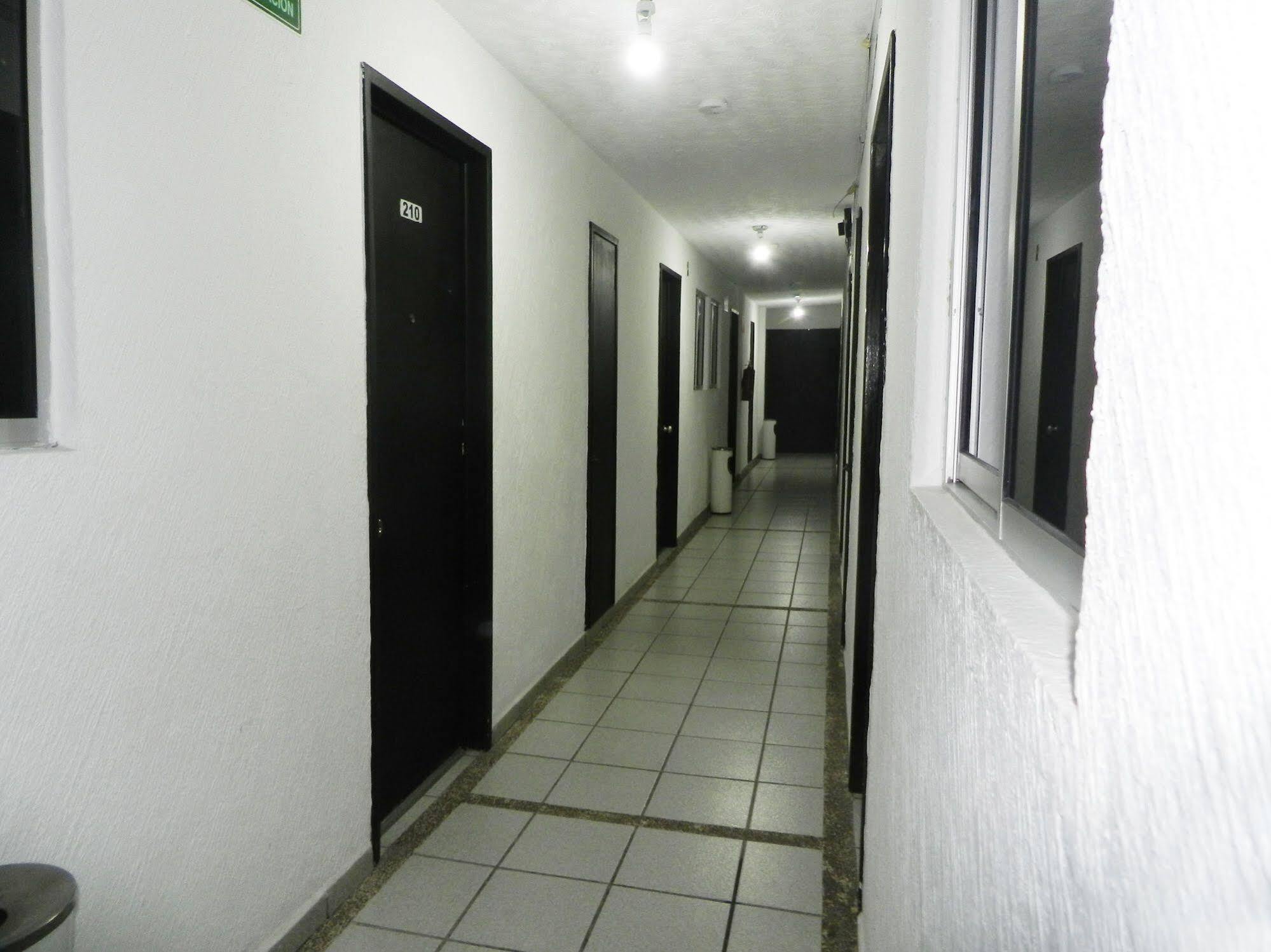 Capital O Hotel Plaza Premier León Buitenkant foto